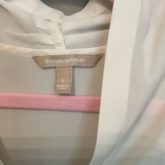 Banana Republic Sheer Cream Sleeveless Blouse Size 6 - Picture 2 of 7